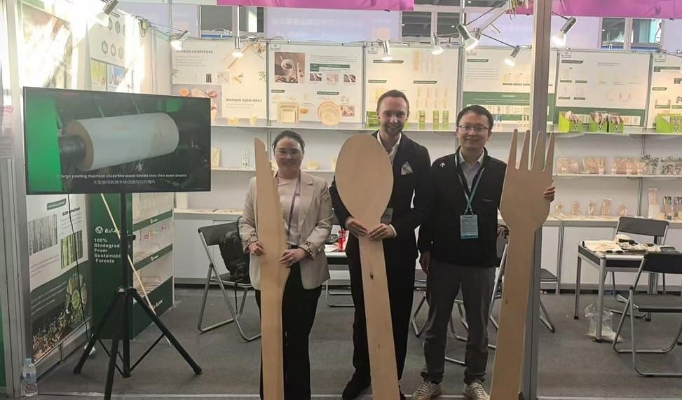 Fiera di Canton, posate, legno