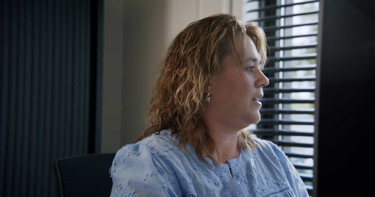 Manon, département des ventes,