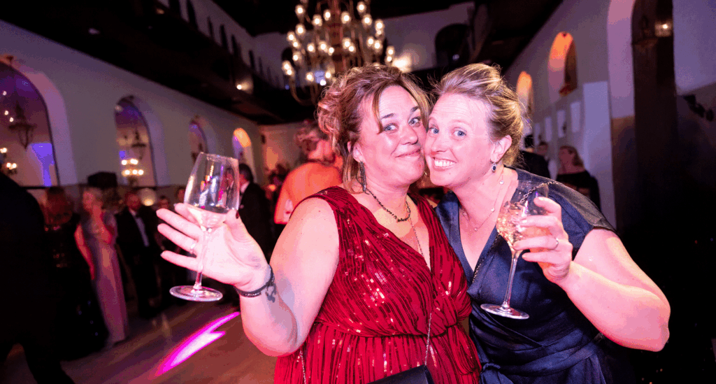 Manon, Gala, verkoop